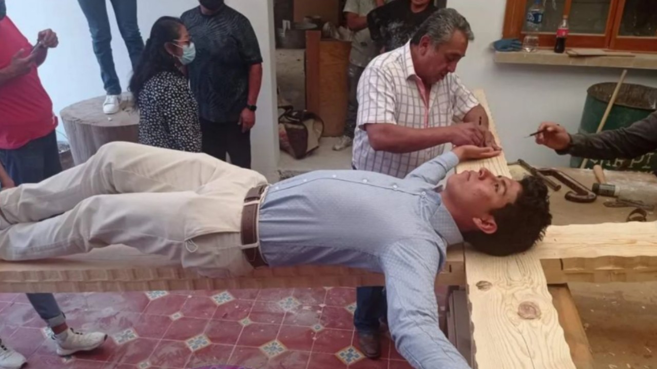 la preparación para ser el Cristo de Iztapalapa