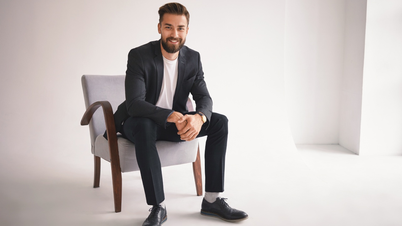 razón los hombres se sientan con las piernas abiertas