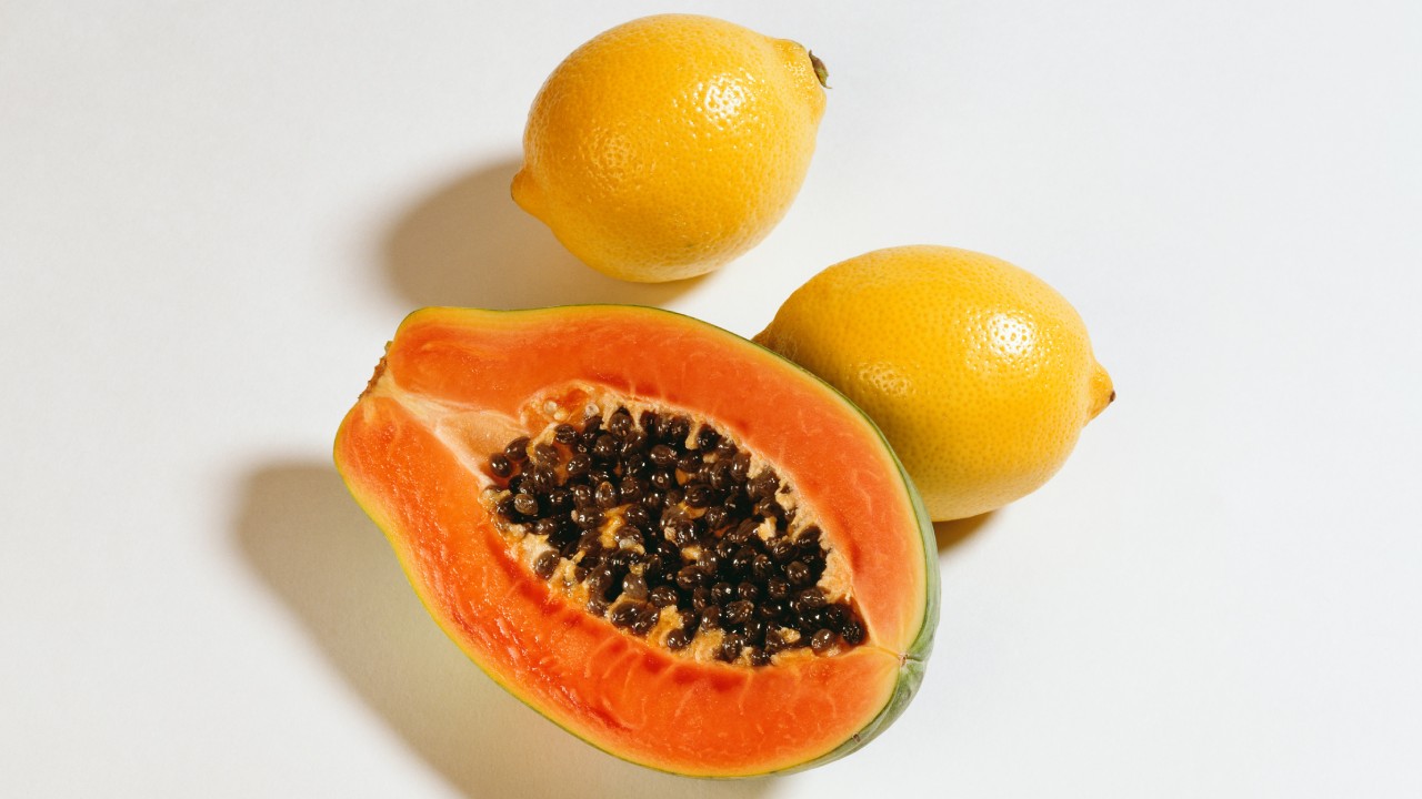 sucede a tu cuerpo cuando desayunas papaya con limón