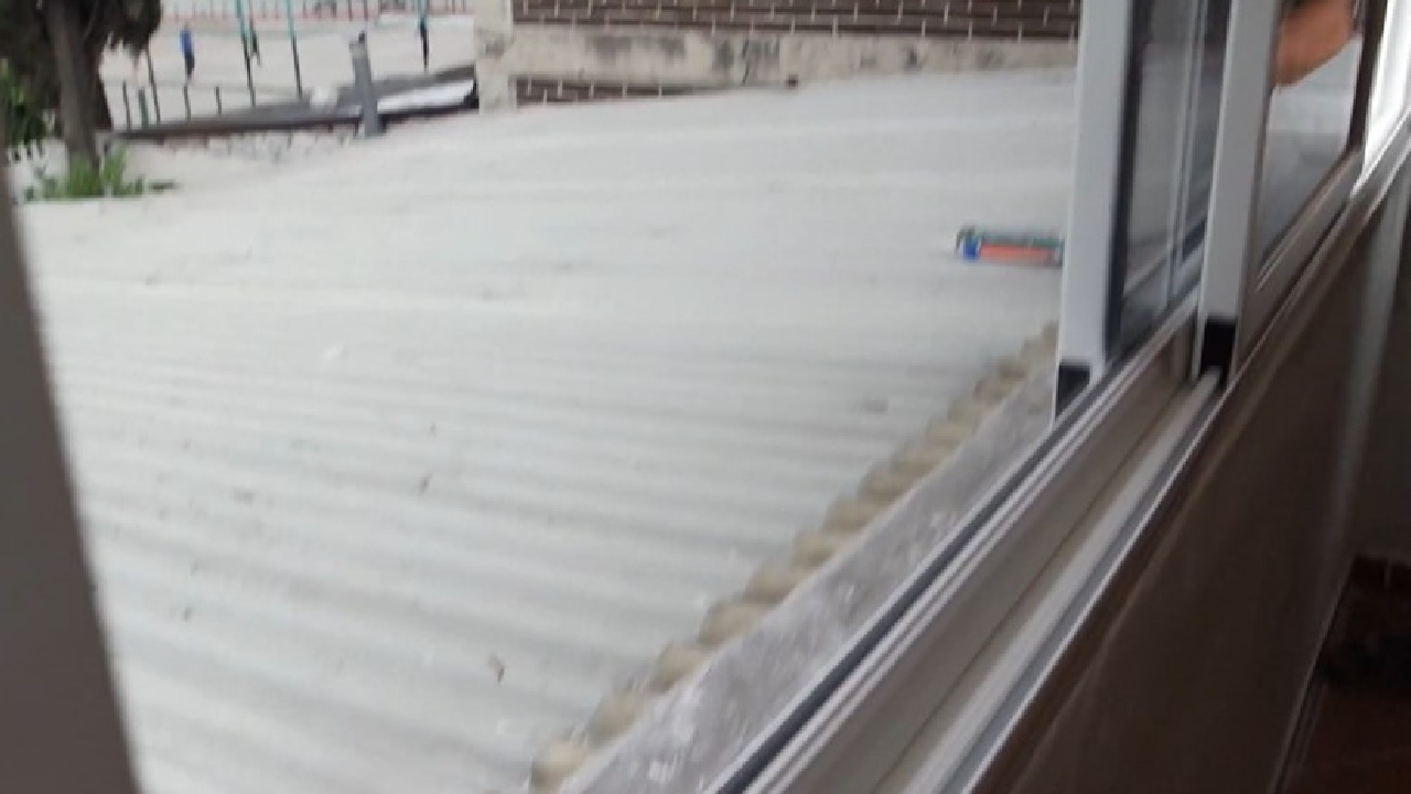 como limpiar los rieles de las ventanas de aluminio