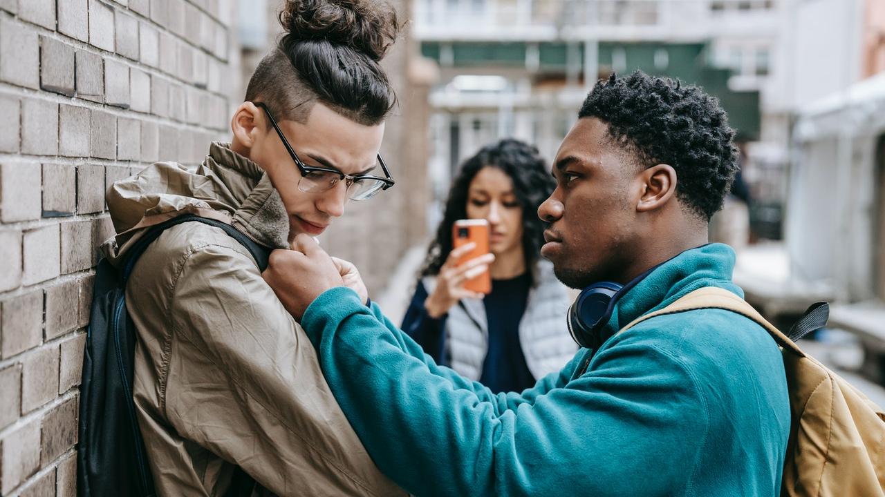 que bonito que tu pareja te defienda