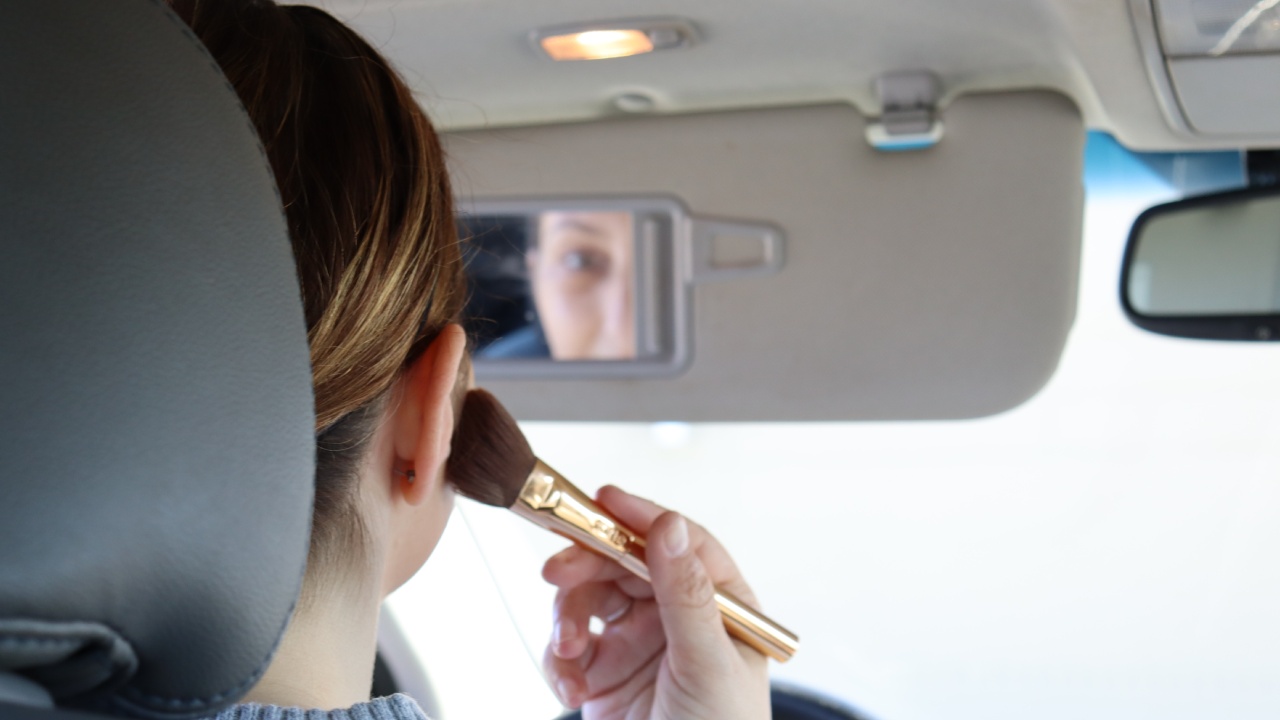 quitar manchas de maquillaje del carro