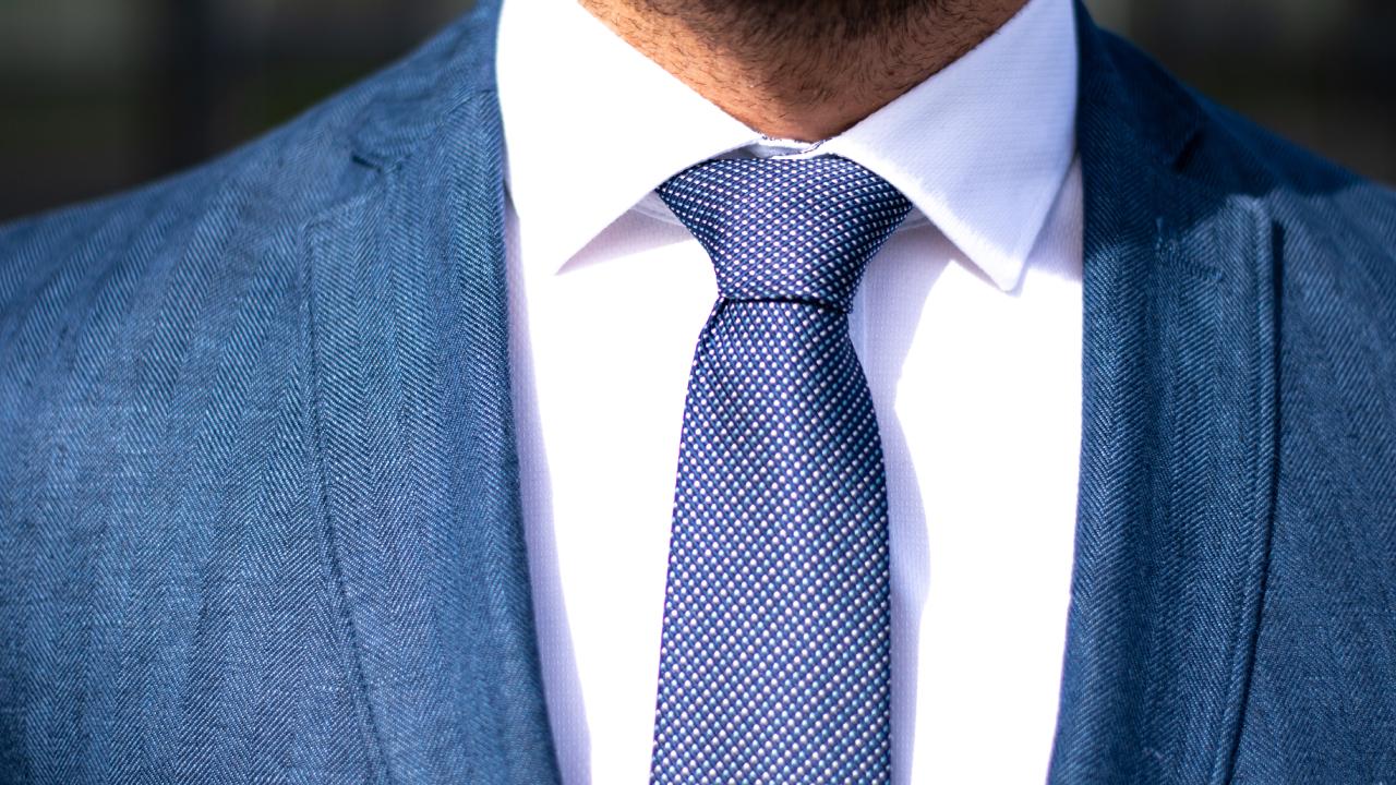 como lavar una corbata sin maltratarla