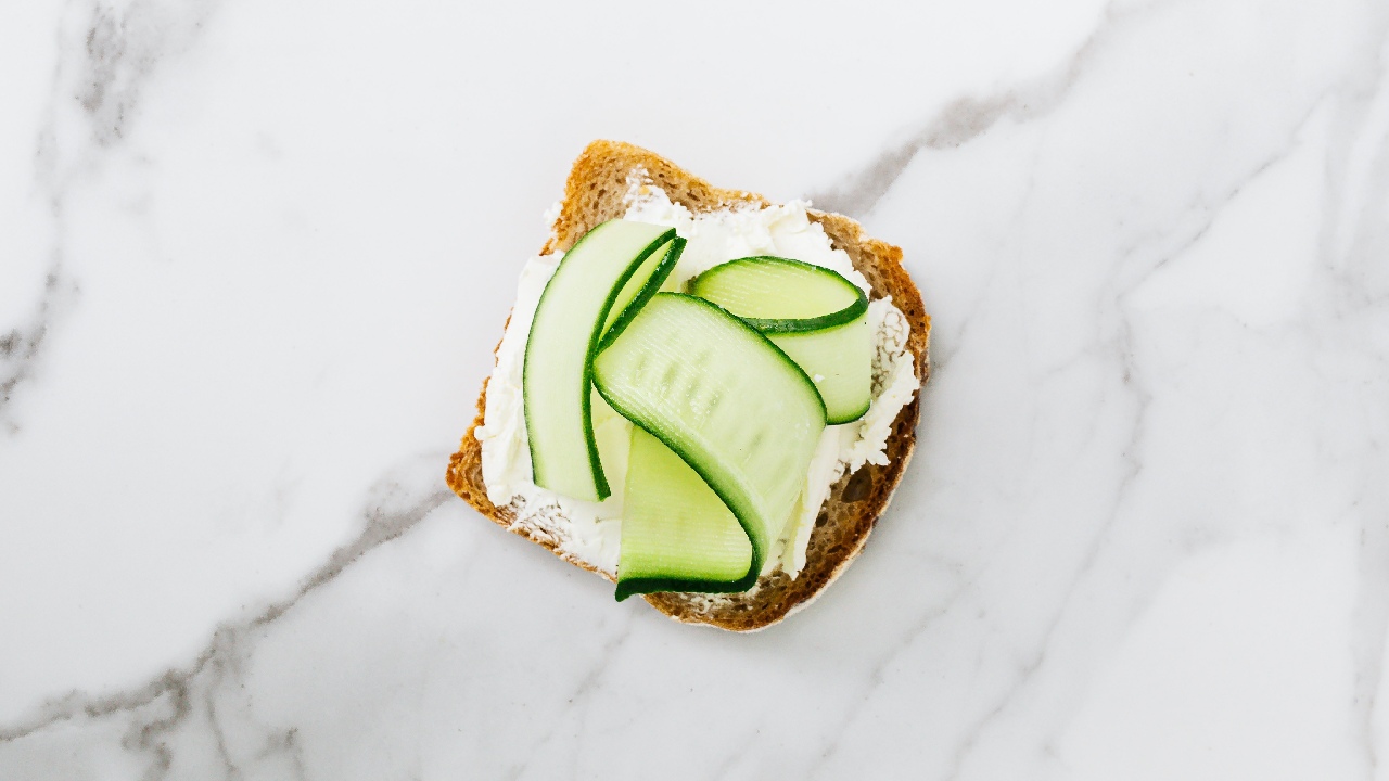 es bueno frotar orillas de pepino