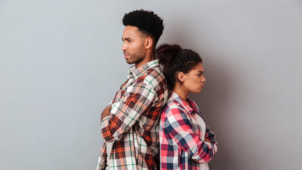 senales pareja emocionalmente no disponible