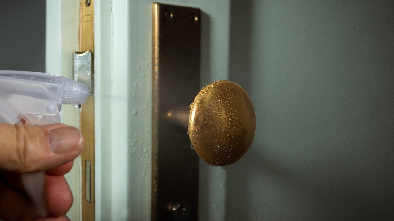 como usar alcohol isopropilico para limpieza