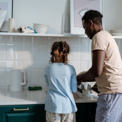 niños deben hacer quehacer a los 4 años