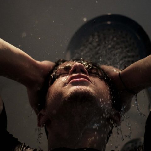 qué pasa en tu cuerpo cuando te bañas con agua fría