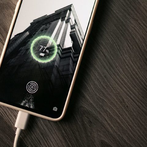 por que no cargar celular 100