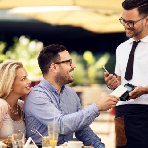 restaurante te impone la propina