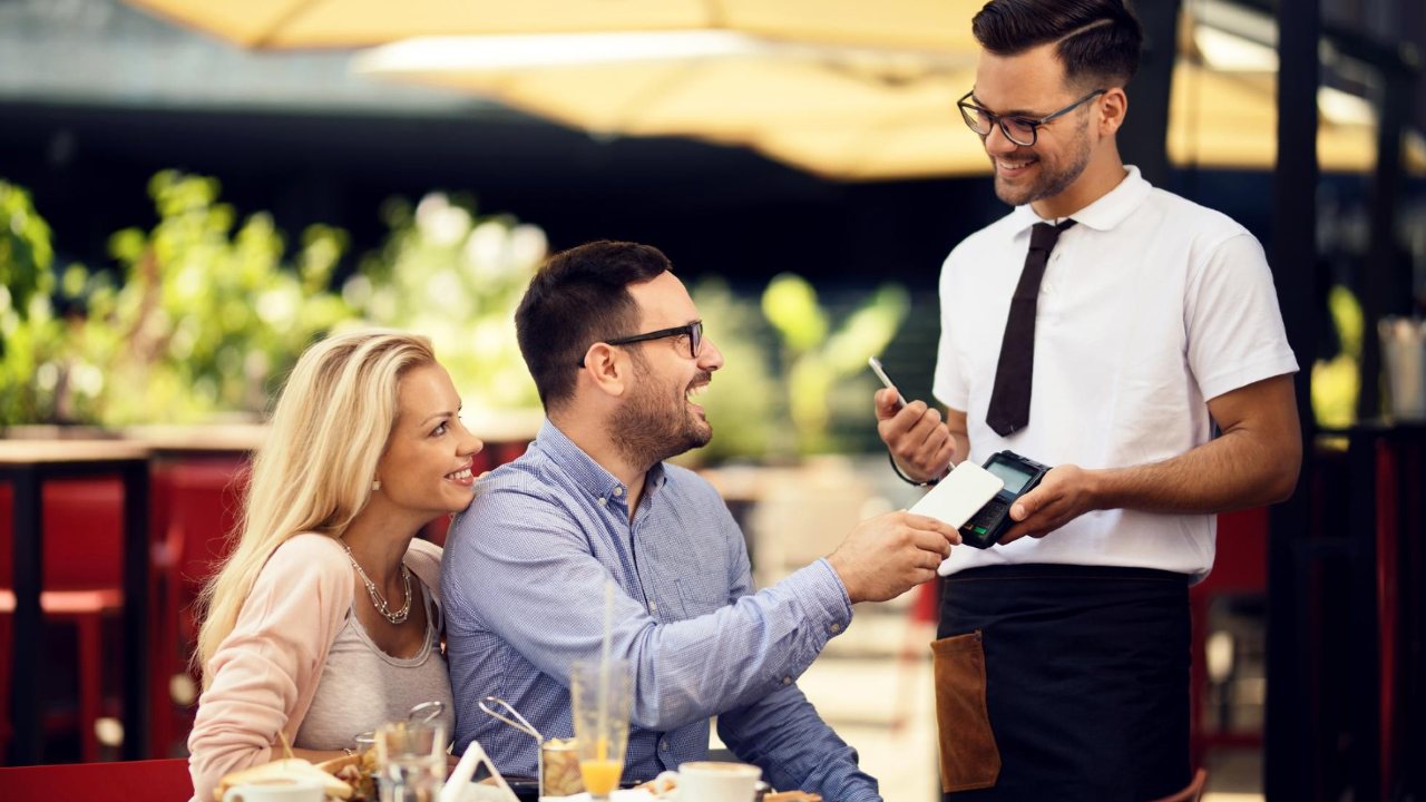 restaurante te impone la propina