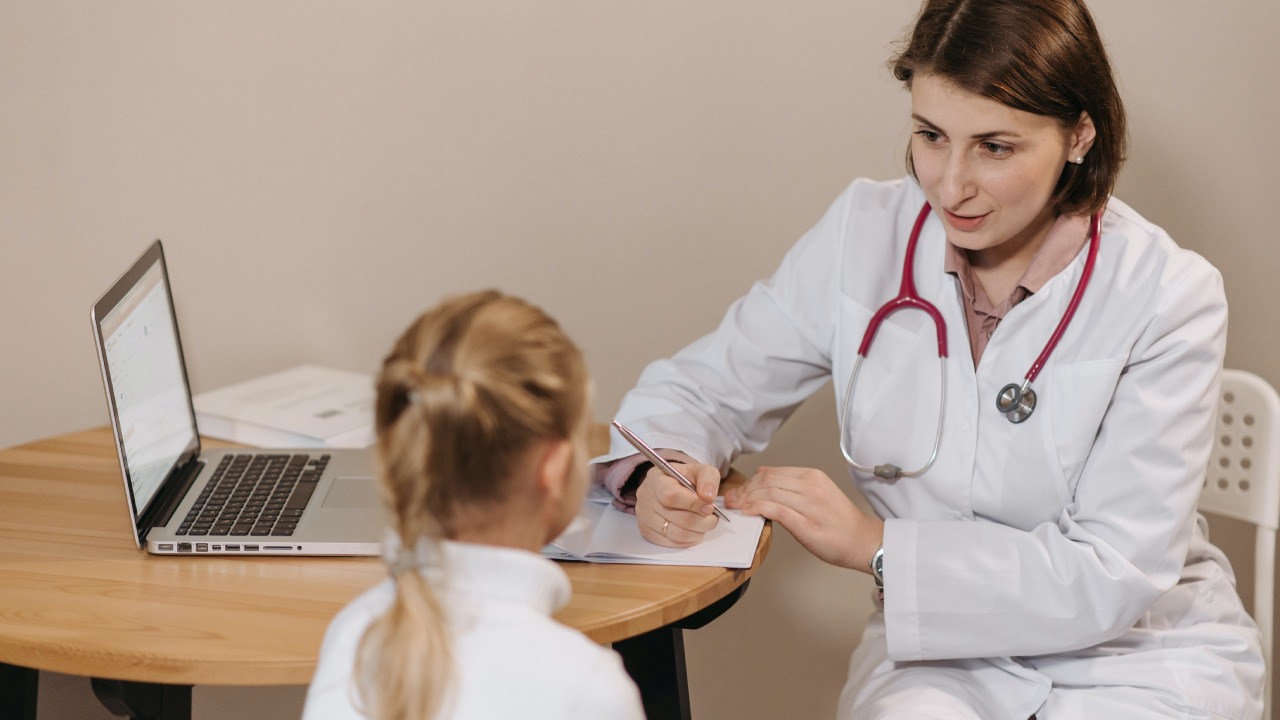 síntomas de hepatitis aguda infantil