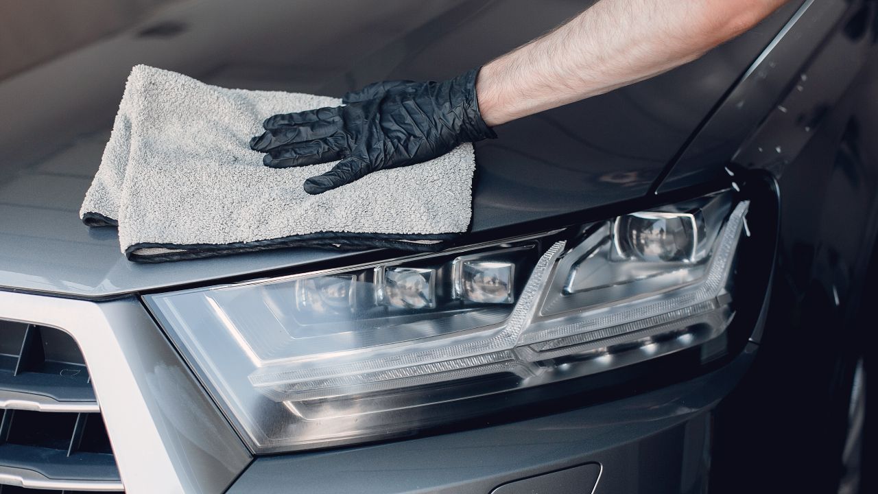 Cómo pulir los faros del carro en casa