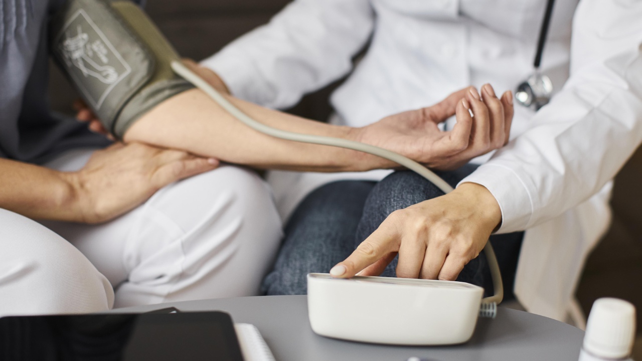 cómo tomar la presión arterial en casa