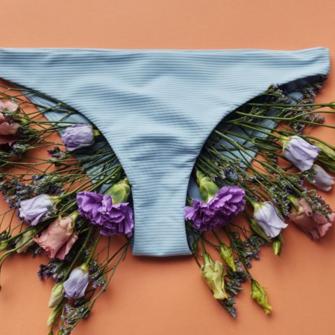 es normal flujo vaginal en calzones