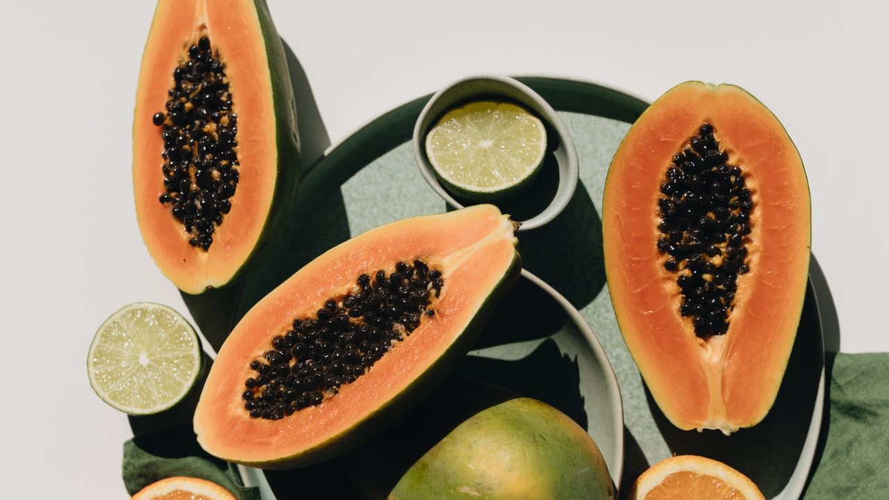 fruta partida a la mitad