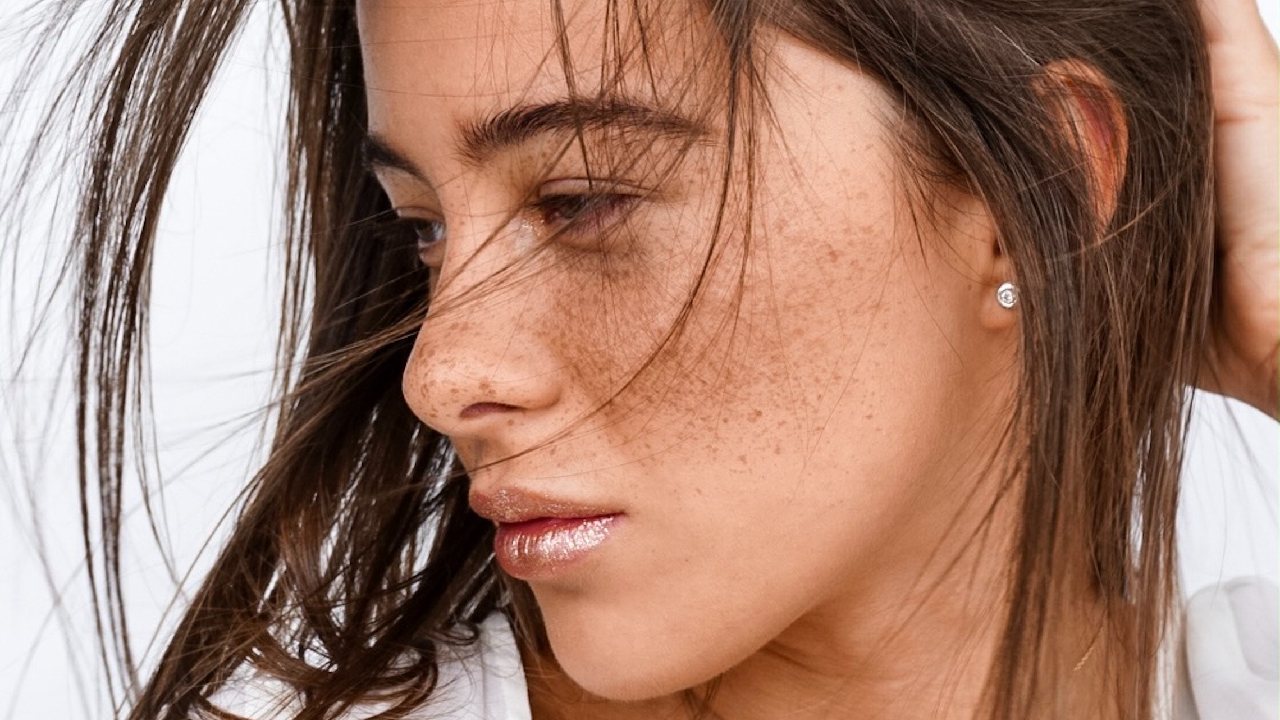 es peligroso hacer pecas falsas con henna