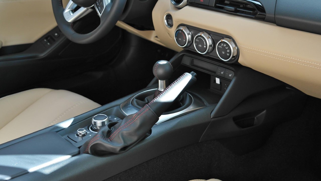 aceite de bebé para limpiar tu carro