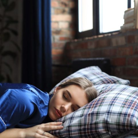 lo que pasa si duermes con la ventana abierta