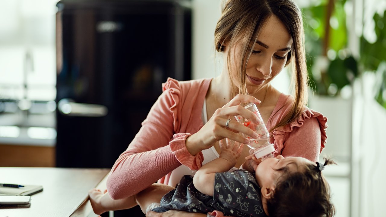 nunca calentar el biberón en el microondas