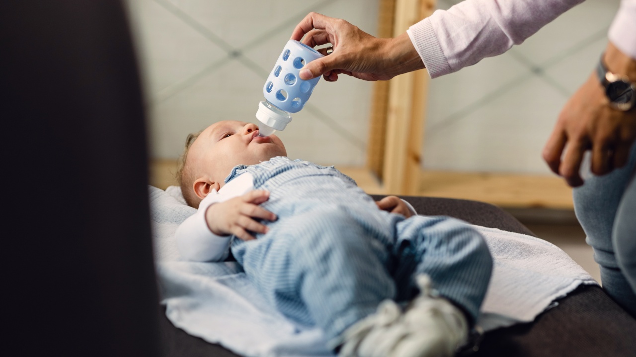nunca calentar el biberón en el microondas