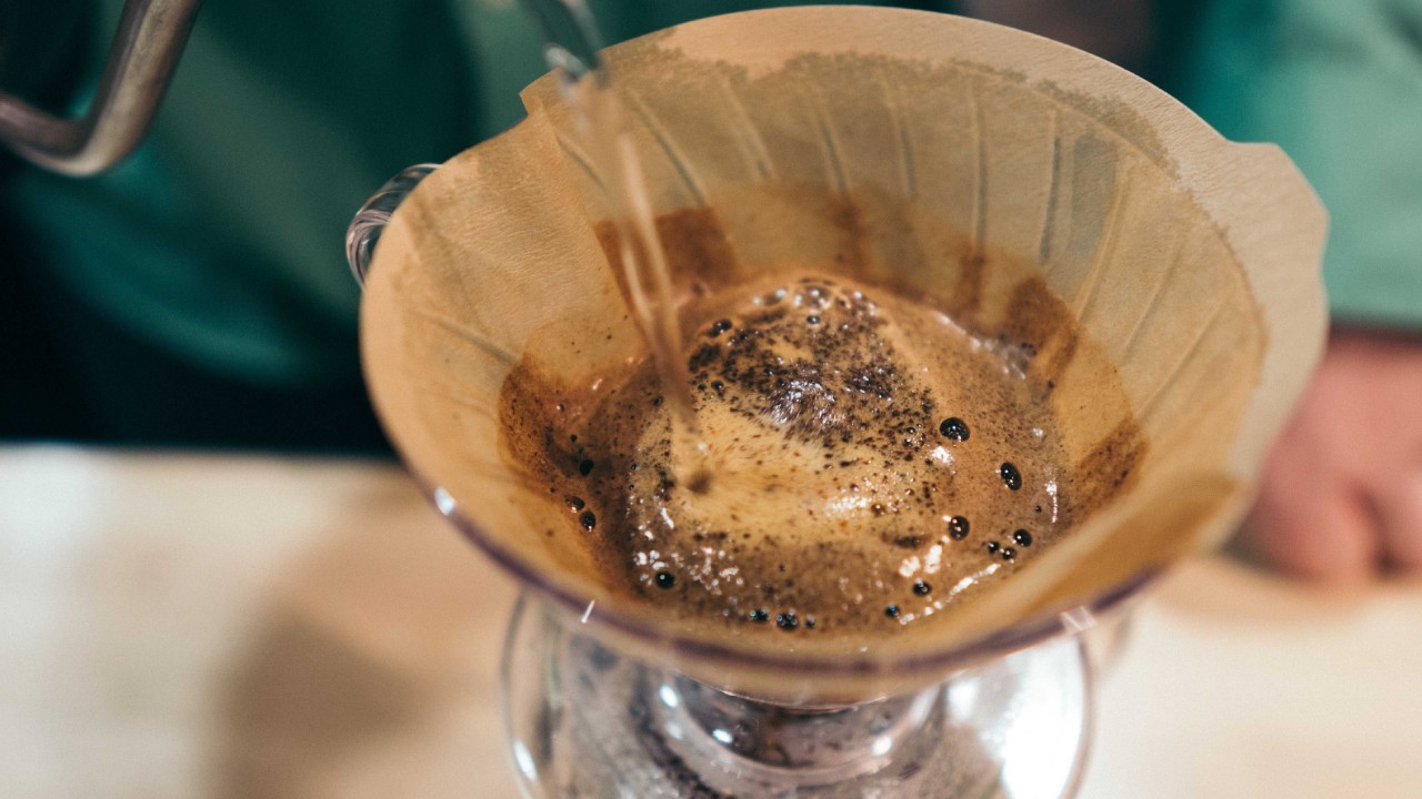 nunca tirar restos de café en la cañería