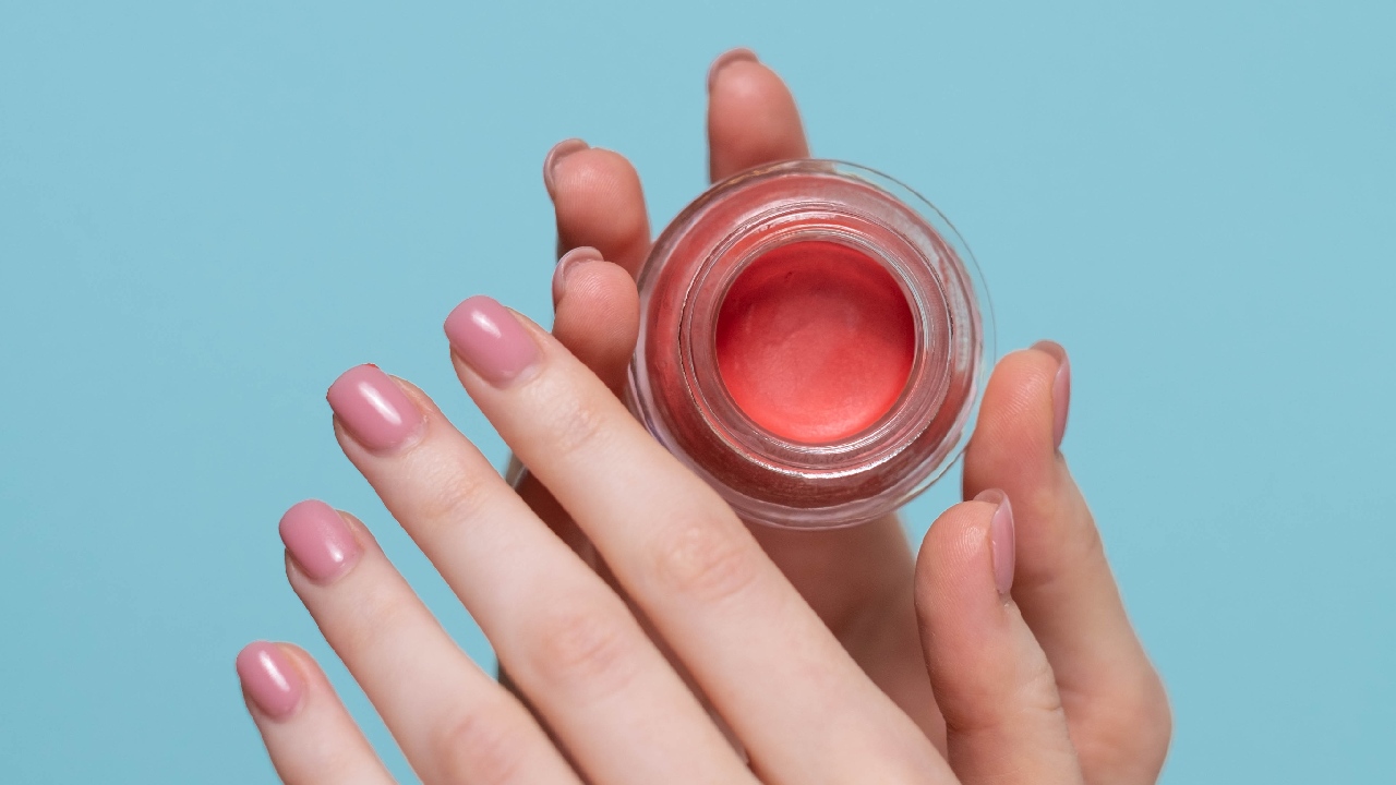 cubrir ojeras con rubor