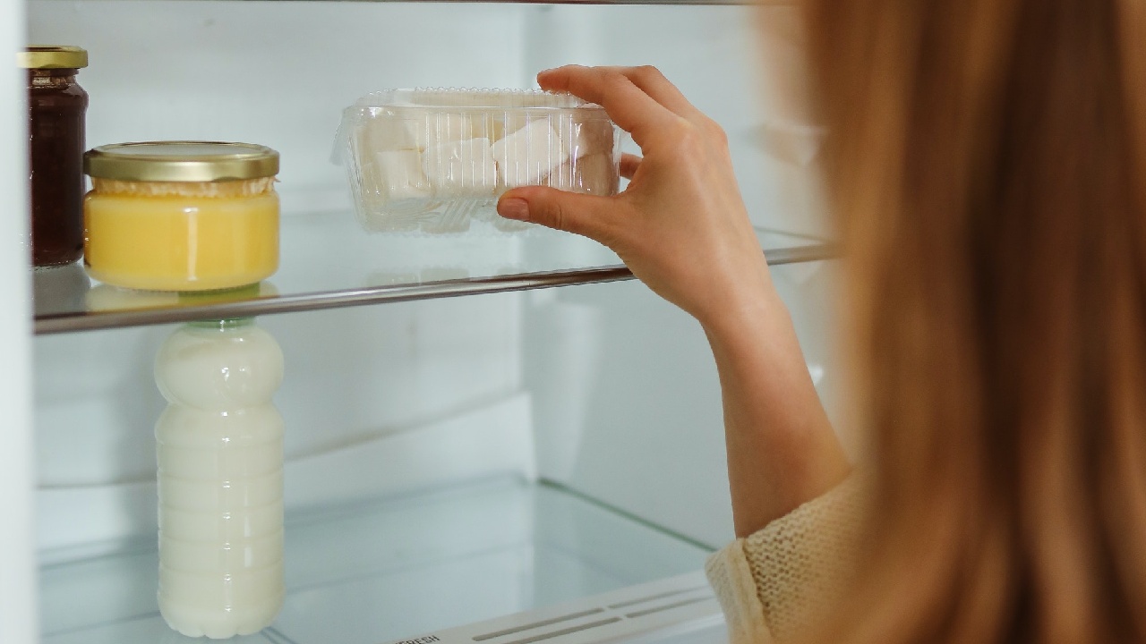 como guardar leche en refrigerador