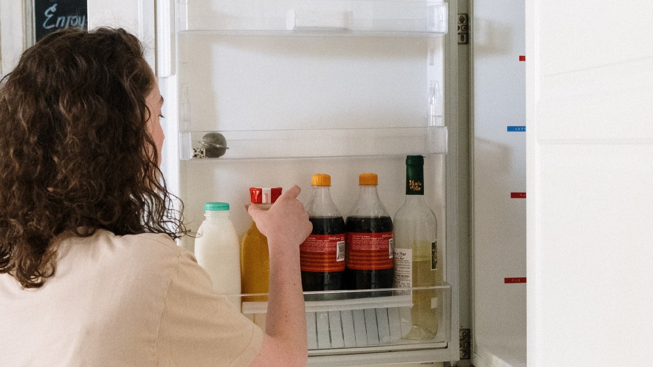 por que leche se descompone en refrigerador