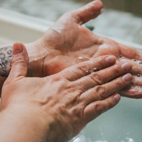 lavarse manos ayuda a tomar decisiones