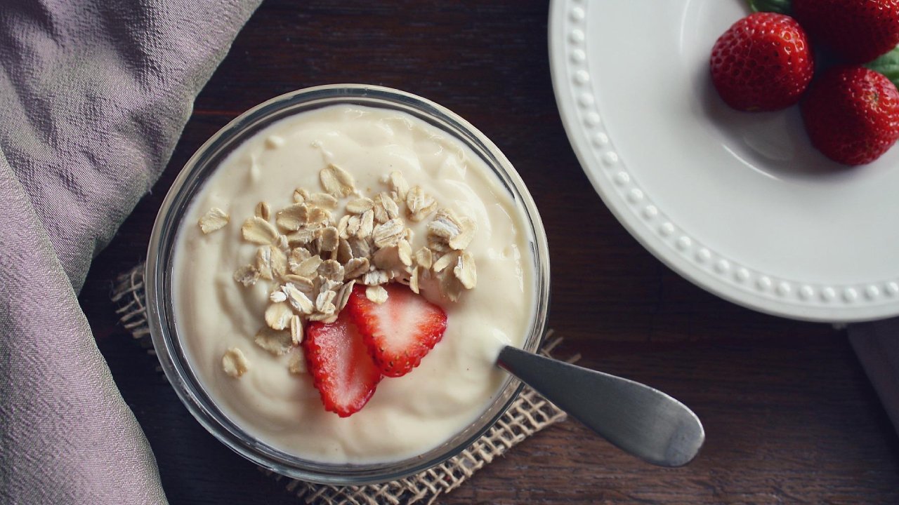 prepara yogurt casero sin búlgaros
