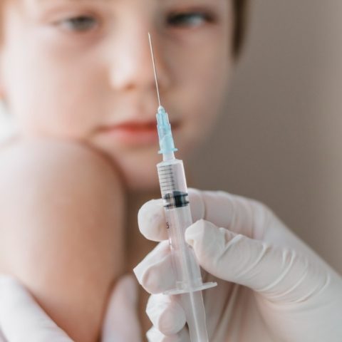 cuáles son los efectos secundarios de la vacuna Pfizer que podrían presentarse en los pequeños. 