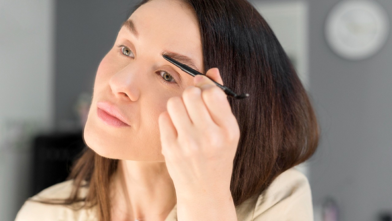 planchado de cejas en casa