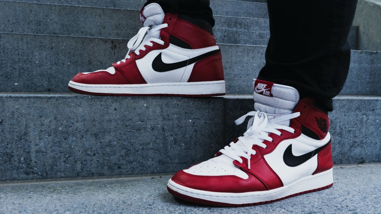 truco con plancha para eliminar arrugas de los tenis