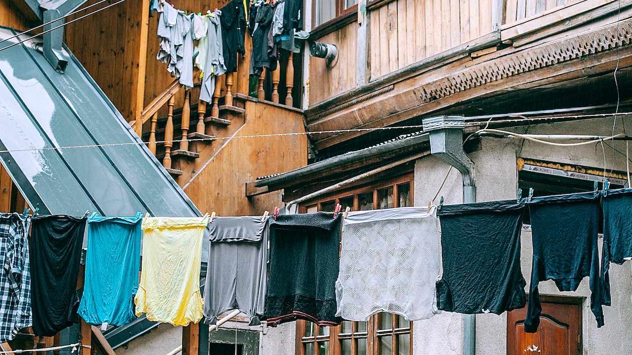 poner a secar la ropa