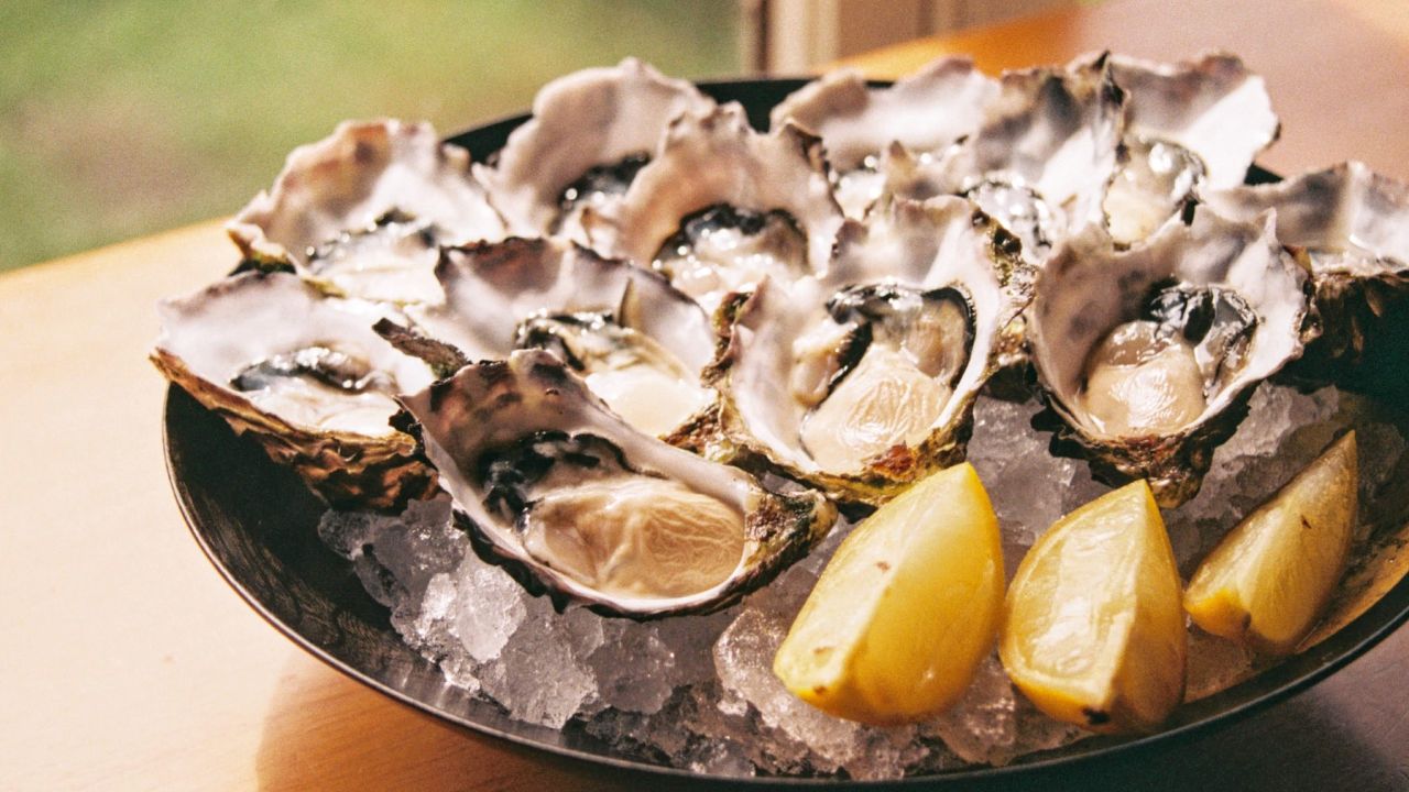 Riesgos de comer ostiones crudos