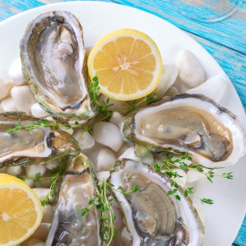 Riesgos de comer ostiones crudos