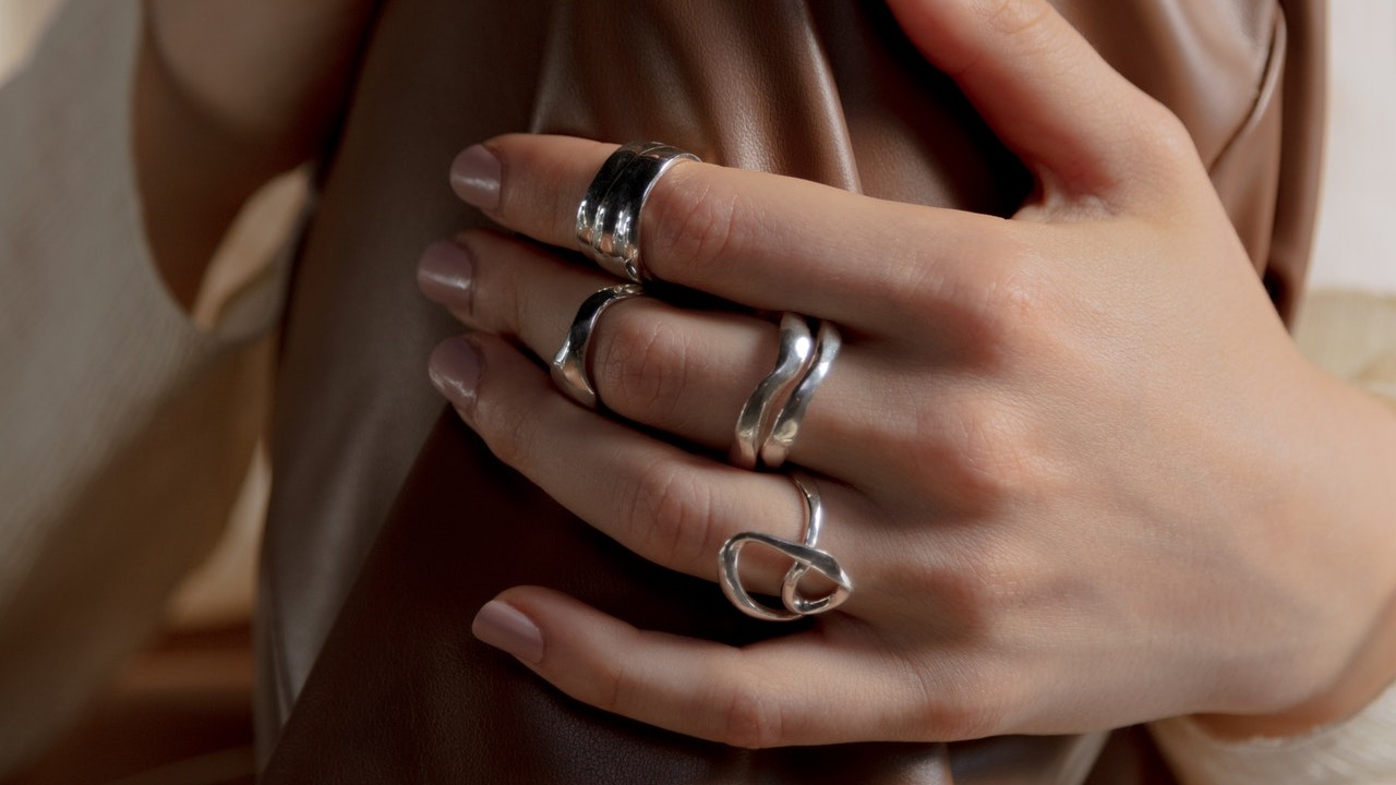 que significan los números en las joyas de plata