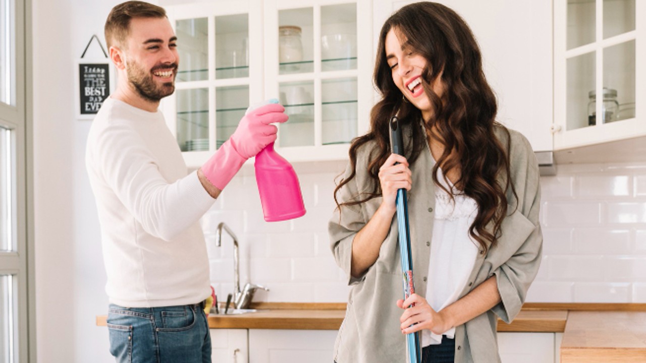 realizar labores domésticas