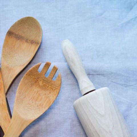 Deberías dejar de usar utensilios de madera en la cocina