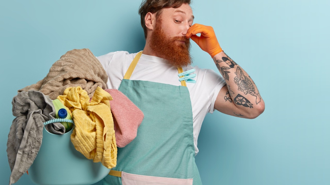 eliminar el olor a humedad de la ropa sin tener que lavarla 1