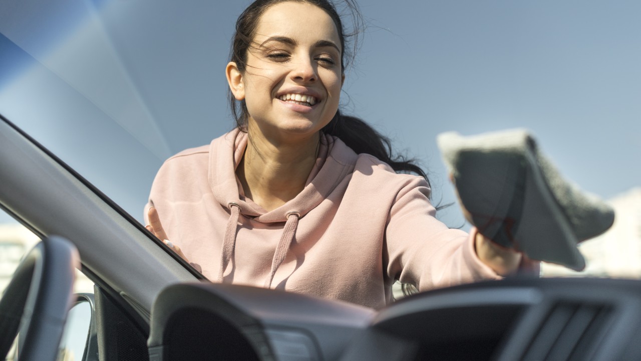 quitarle los rayones de los vidrios a tu auto