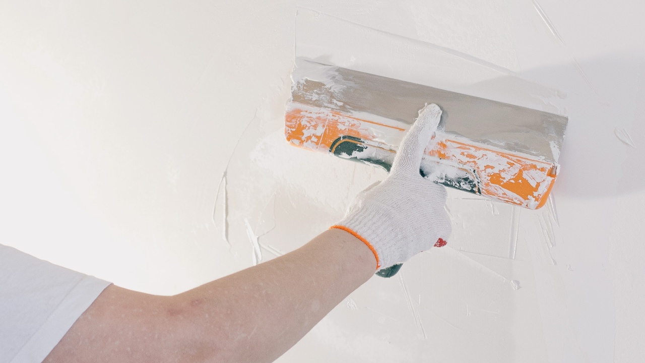 reparar grietas con yeso