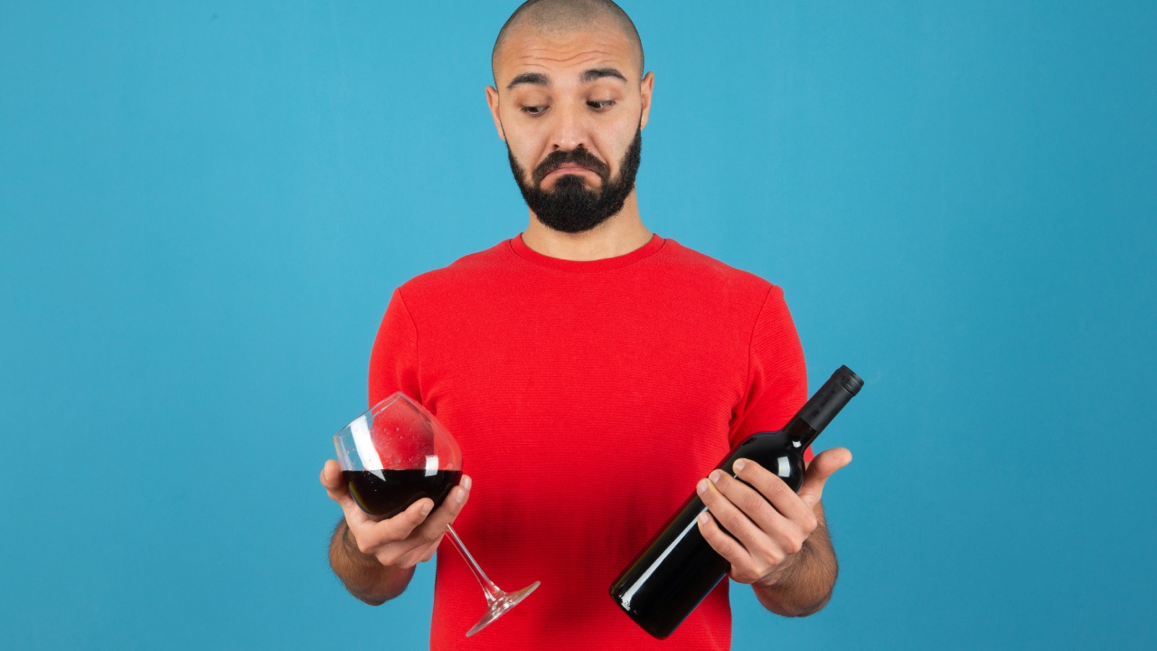 Señales de una botella de alcohol adulterado