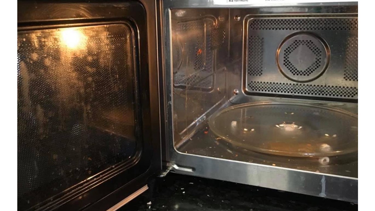 Bicarbonato para limpiar el microondas