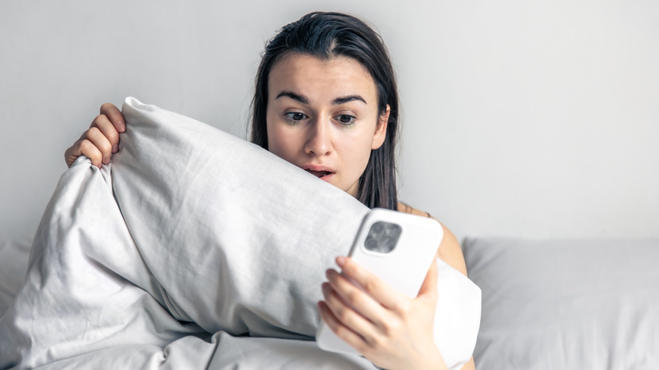 evitar que tu celular consuma batería mientras duerme