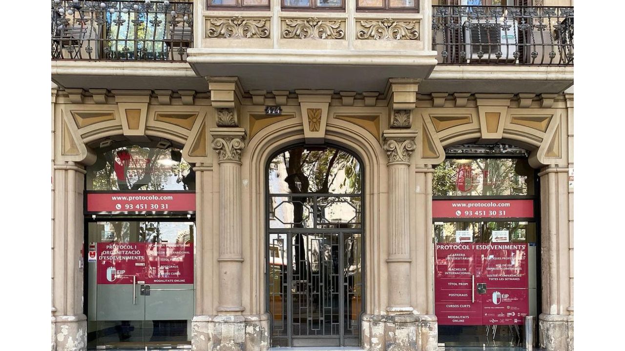 Universidad que Piqué le paga a su novia