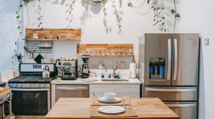 cómo iluminar una cocina oscura