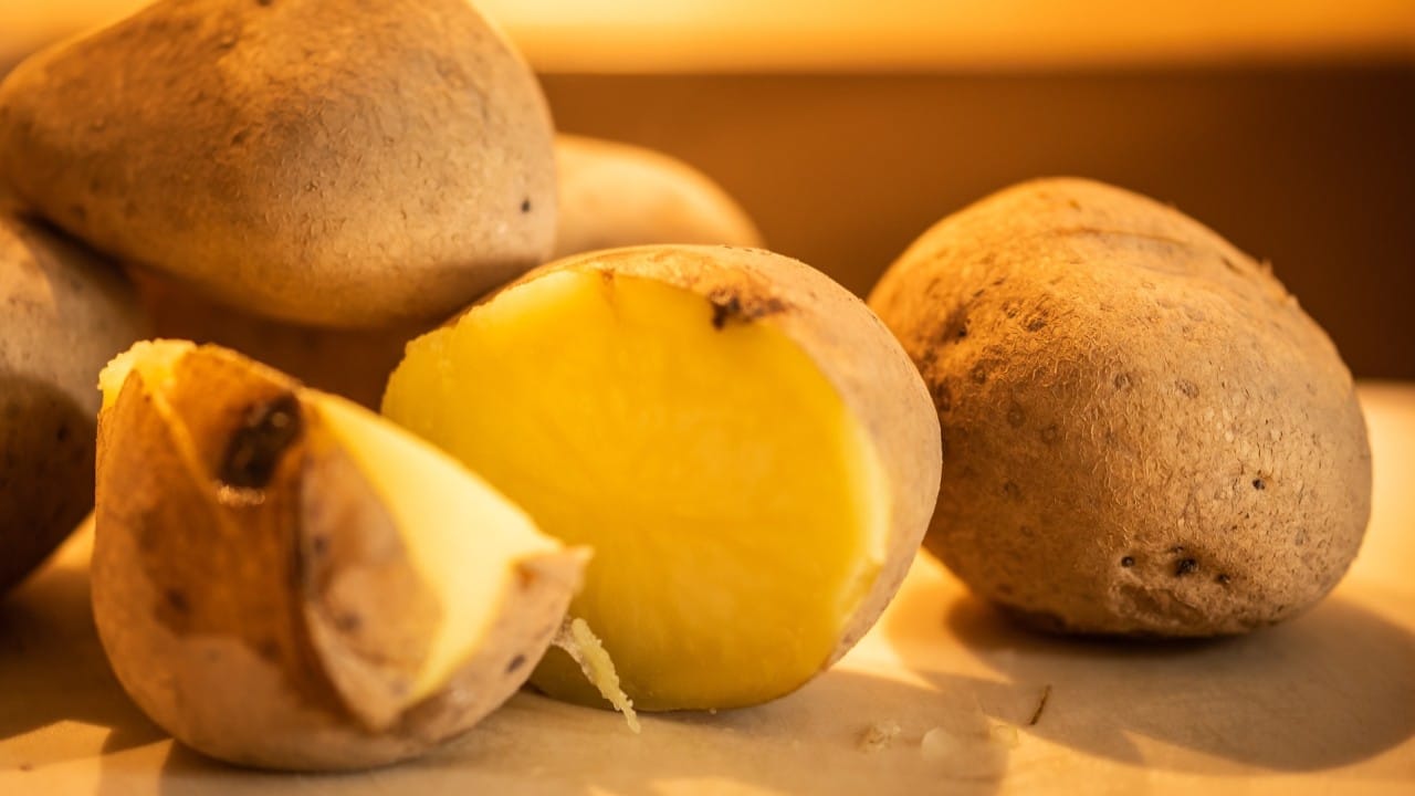 Cómo pelar papas cocidas en segundos