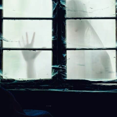 Dejar una silla frente a tu cama podría atraer espíritus